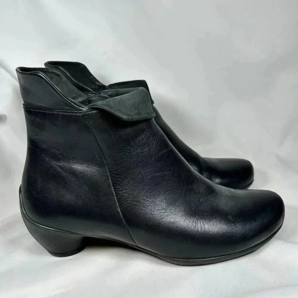Ecco Sculptured Size US6 EU37 Women Boot Black Leather Ankle Fold Top